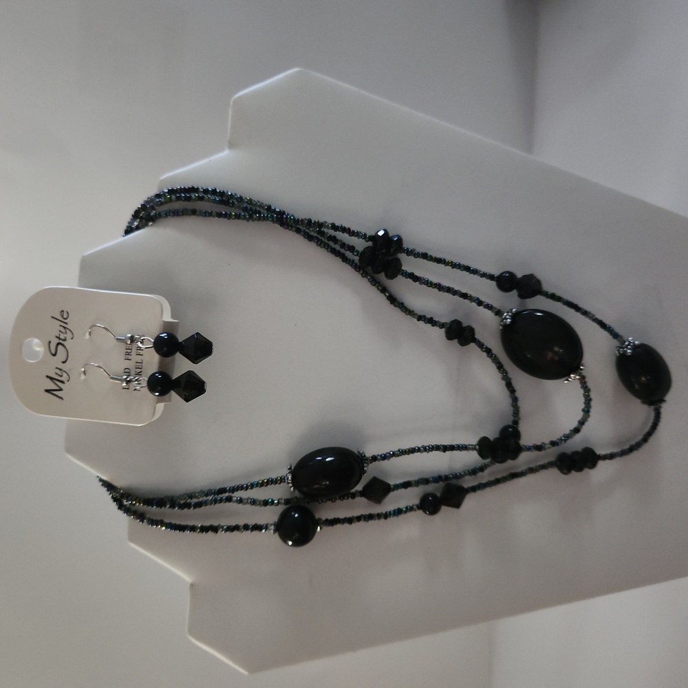 NWT Black Seed Bead Triple Strand Necklace Set